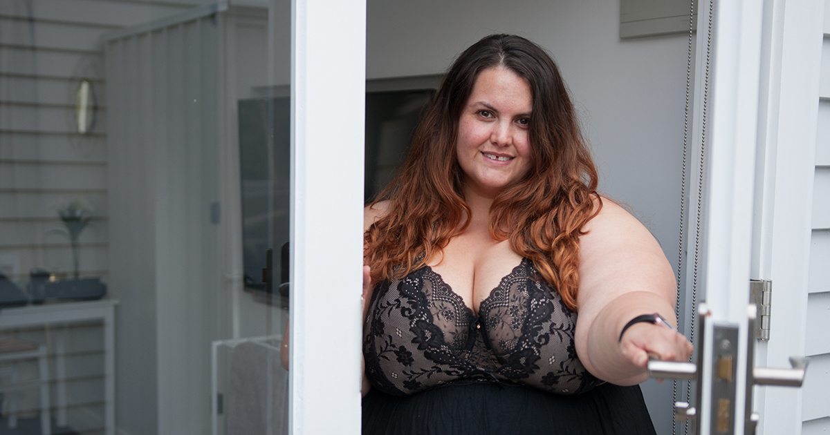 New Zealand plus size blogger Meagan Kerr wears Sonsee Power Long Sleeve  Tee and Rainbeau Curves Vero…